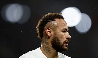 Cirurgia no tornozelo direito de Neymar "correu muito bem", afirma PSG