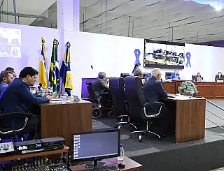Câmara aprova projeto que cria 210 cargos para professores