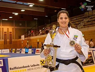 Camila Gebara conduz a tocha, de olho nos Jogos de 2020