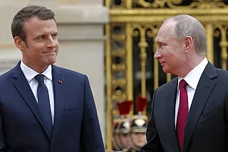 Vladimir Putin e Emmanuel Macron tem o primeiro encontro