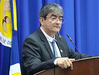 Juscelino pede energia elétrica na feira do BNH 1° Plano