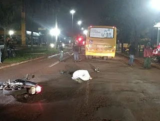 Jovem perde controle de moto e morre sob rodas de ônibus coletivo em Dourados