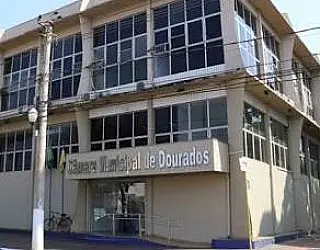 Câmara de Dourados paga quase R$ 100 mil para trocar cortinas