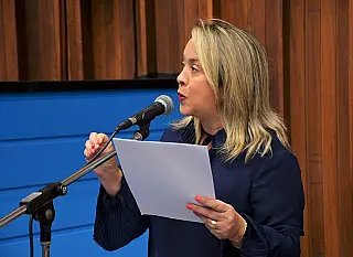Pavimentação asfáltica é solicitada por Lia Nogueira