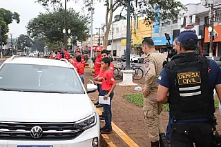 Blitz educativa no Centro abre campanha Agosto Sem Cinzas