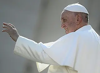 Papa sugere que Igreja venda os bens para ajudar os pobres