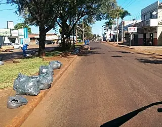 Ações da Semsur promovem tapa-buracos, roçadas e limpeza