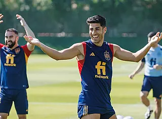 Espanha e Alemanha fazem o clássico da Copa
