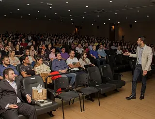 Lentes de contato dentais é tema da Aula Magna em curso de Odontologia