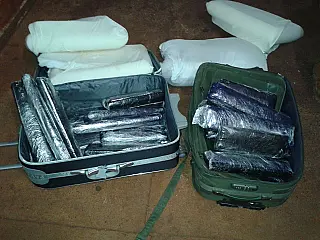 Dois jovens são flagrados com maconha que seria levada para o Ceará