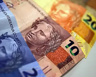 Aposentados do INSS começam a receber 13o. salário