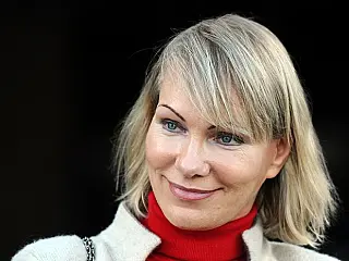 Aos 53 anos, dona da Louis-Dreyfus espera gêmeos