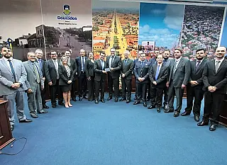 Homenagens e despedida marcam reabertura dos trabalhos na Câmara de Dourados