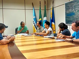 Ishy ouve reivindicações de agentes comunitários de saúde
