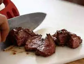 Homem morre engasgado em churrasco
