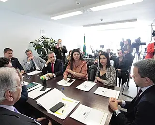 Bancada de MS cobra regularização de voos no Estado