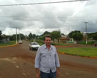 Silas pede melhorias para ruas da vila Erondina