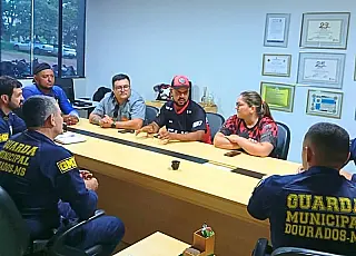 Guarda reúne moto-entregadores e pede colaboração no trânsito