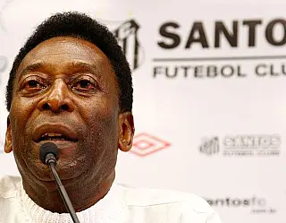 Pelé recebe apoio mundial em internação