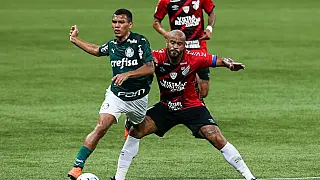 Athletico-PR faz 2 a 0 no Palmeiras e retoma liderança do Brasileirão