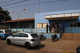Pai não entende medicamento e agride servidor de unidade de saúde