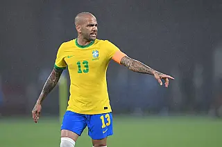 Após sair do Barcelona, Daniel Alves aceita oferta do Pumas, do México