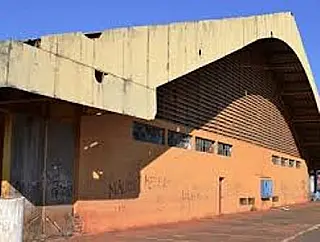 Prefeita autoriza obras em praça, escola, ginásio e centro homeopático