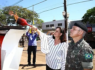 Semana da Pátria é aberta com acendimento da Chama na praça
