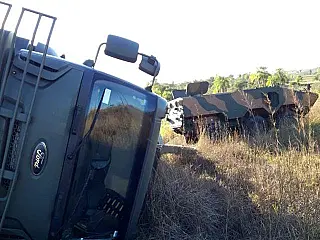 Viaturas do Exército se envolvem em acidente em Antônio João