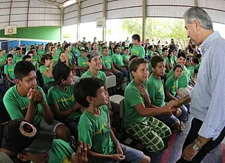 Reinaldo autoriza concurso para 1500 professores e administrativos da Educação