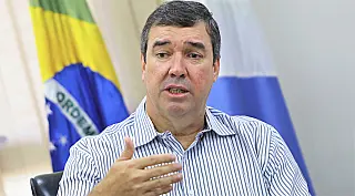 Riedel demonstra força e confirma 75 dos 79 prefeitos de MS em evento