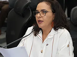 Gleice critica proibição de trans usarem espaço em CG