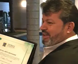 Carlos Bernardo recebe título de Cidadão de MS