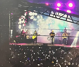 O tempo abriu, Jads & Jadson cantou e o povo curtiu