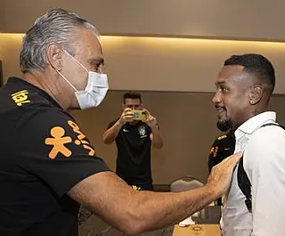 Classificado, Brasil muda contra a Argentina