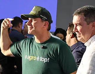 Flávio Bolsonaro confirma presença na Expoagro