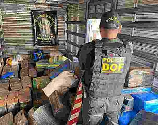 DOF apreende caminhão com quase 5 toneladas de maconha