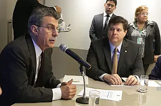 Deputados do PMDB que votarem a favor da denúncia contra Temer poderão ser punidos pelo partido