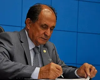 PEC proposta por Zé Teixeira proíbe nomear condenados por violência doméstica em cargos públicos