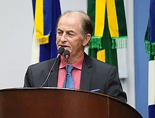 Bebeto pede asfalto para distritos e fala sobre novo mapa territorial