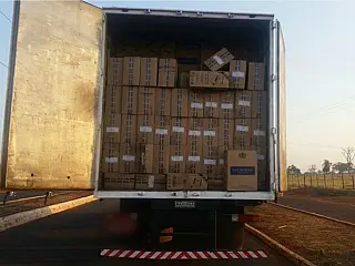 PRF apreende 50 mil pacotes de cigarros em rodovia