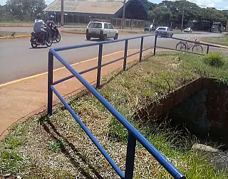 Associação agradece por instalação de corrimão em córrego
