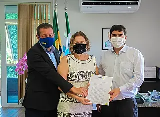 Secretaria de Educação segue decisão dos municípios e orienta iniciar aulas online