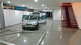 Adolescente derruba grade e invade residência oficial da presidência com automóvel