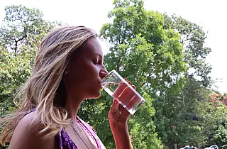 Beber água e alimentação leve ajudam a encarar o calorão em MS