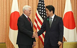 Mike Pence chega ao Japão para tratar crise norte-coreana