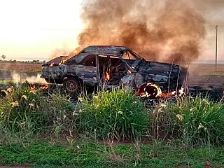 Pane elétrica causa destruição de veículo na MS-276