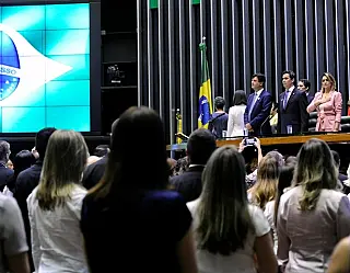 Mandetta pede que deputados destinem orçamento específico às doenças raras