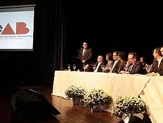 Alan defende transparência para o resgate da credibilidade dos Poderes, em posse na OAB
