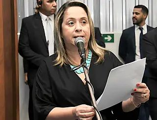 Deputada atende crianças e adolescentes em situação de vulnerabilidade